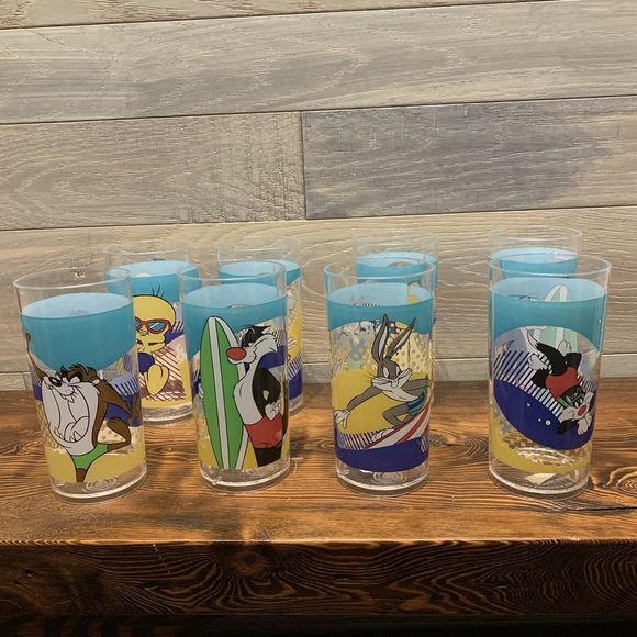 Looney Tunes Acrylic Set 2 Qt. Pitcher Serving Tray 8 -16 oz Tumblers Drinking - Picture 3 of 9